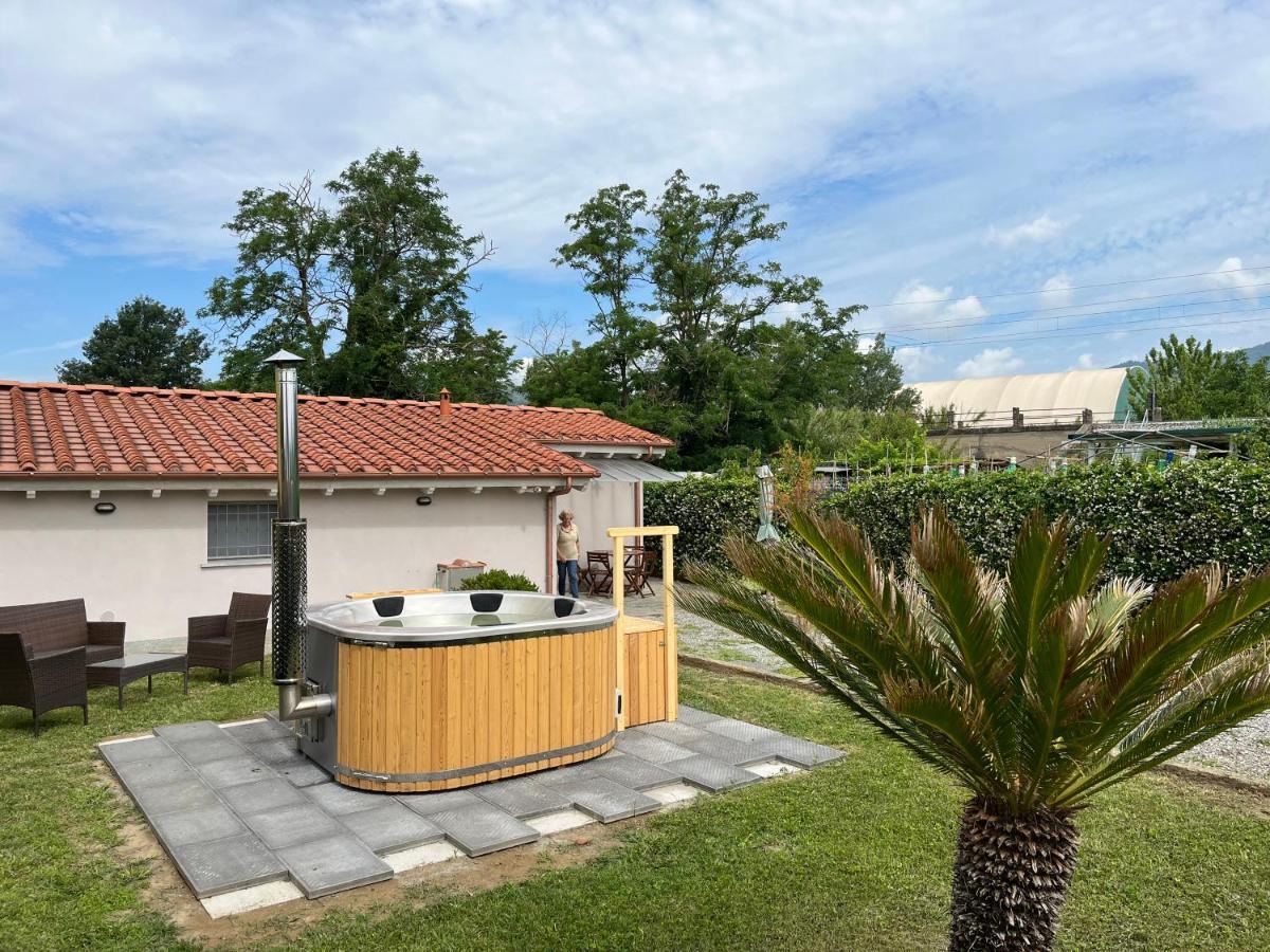 Vila La Camelia Massa e Cozzile Exteriér fotografie