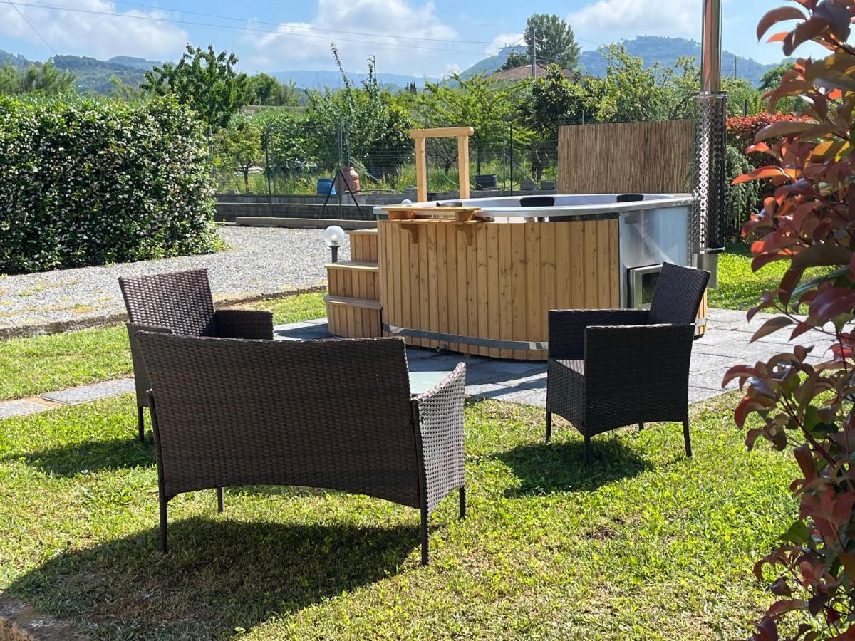 Vila La Camelia Massa e Cozzile Exteriér fotografie