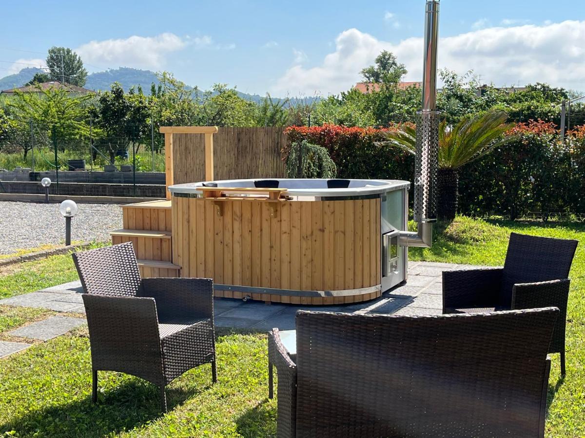 Vila La Camelia Massa e Cozzile Exteriér fotografie