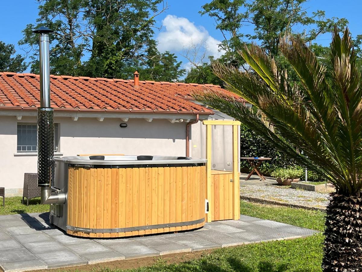 Vila La Camelia Massa e Cozzile Exteriér fotografie